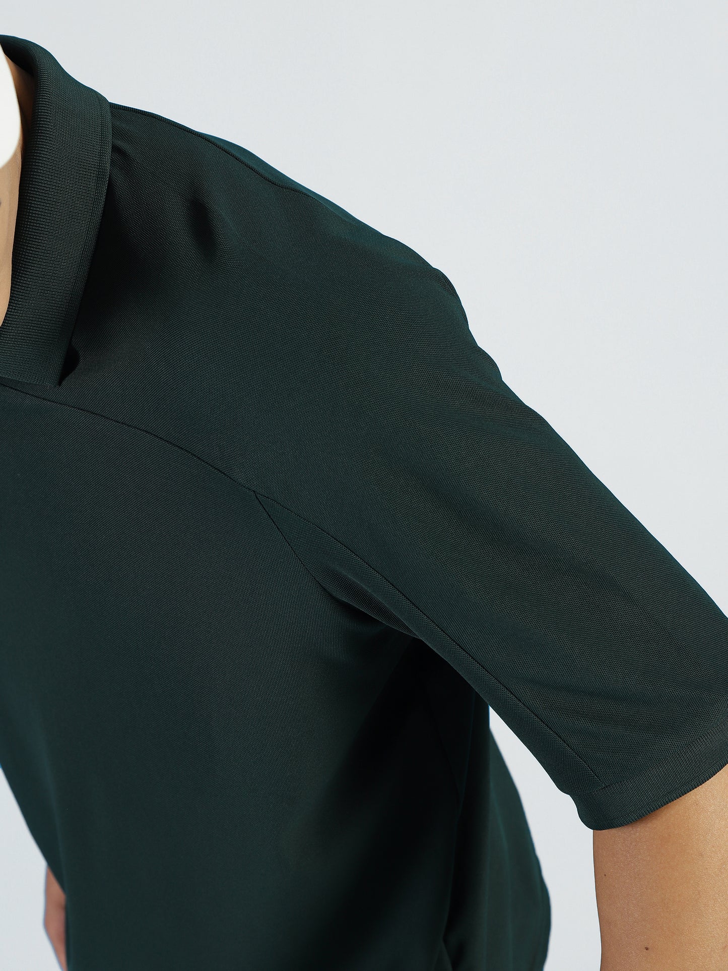 Close-up of ALP Mode Dark Green Polo T-Shirt fabric – Breathable Activewear