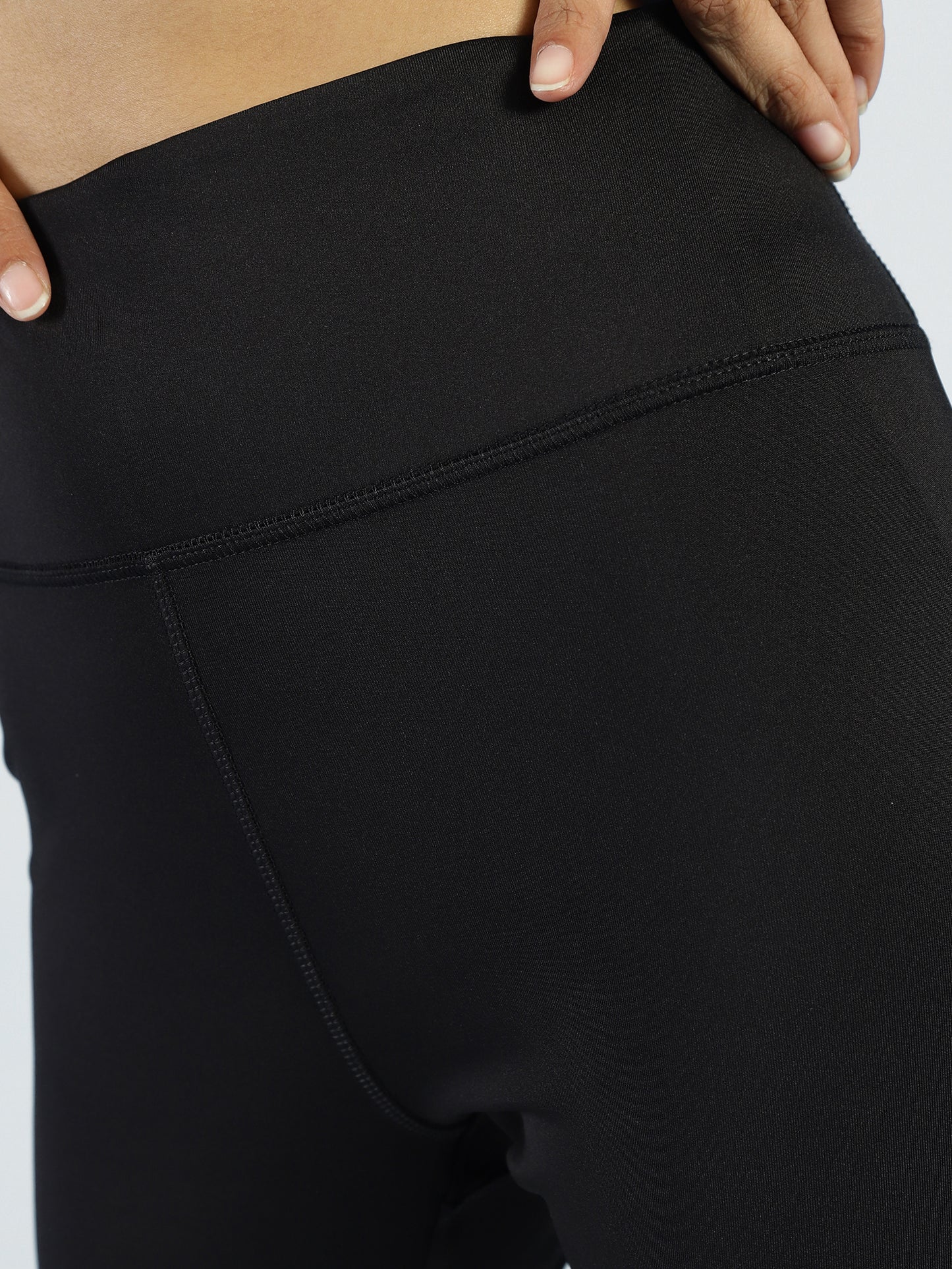 Close-up of ALP Mode Black High Waist Leggings fabric – Breathable Activewear