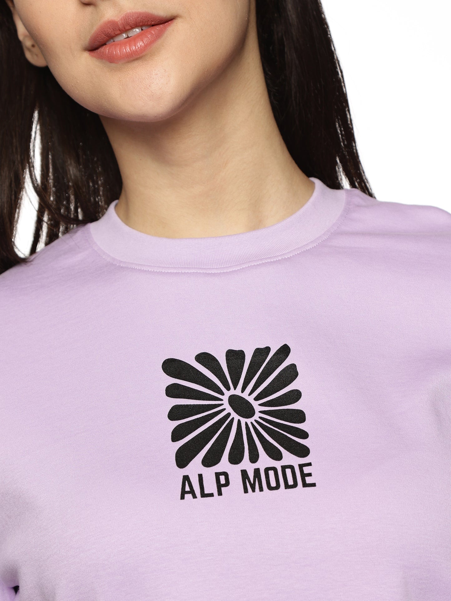 Close-up of ALP Mode Lilac Crop Top fabric – Breathable Activewear